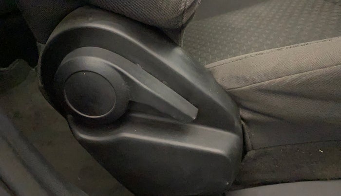 2022 Tata ALTROZ XE PETROL, Petrol, Manual, 74,298 km, Driver Side Adjustment Panel