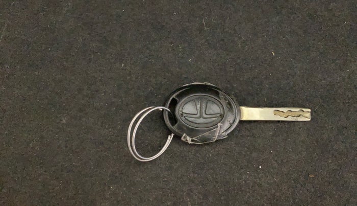 2022 Tata ALTROZ XE PETROL, Petrol, Manual, 74,298 km, Key Close Up