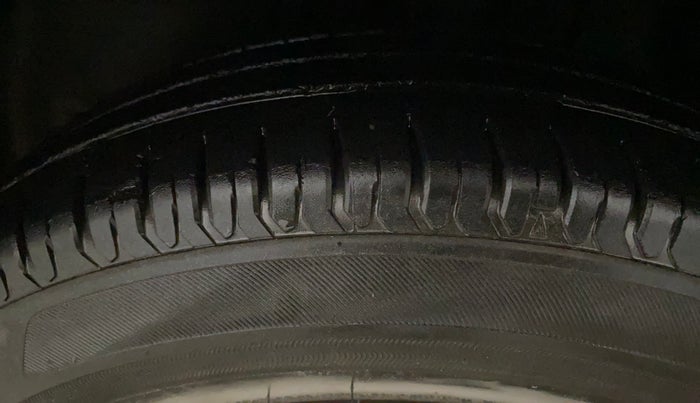 2022 Tata ALTROZ XE PETROL, Petrol, Manual, 74,298 km, Left Front Tyre Tread