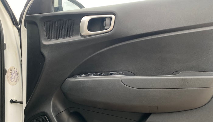 2021 Hyundai VENUE SX 1.0 TURBO IMT, Petrol, Manual, 51,465 km, Driver Side Door Panels Control