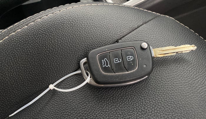 2021 Hyundai VENUE SX 1.0 TURBO IMT, Petrol, Manual, 51,465 km, Key Close Up