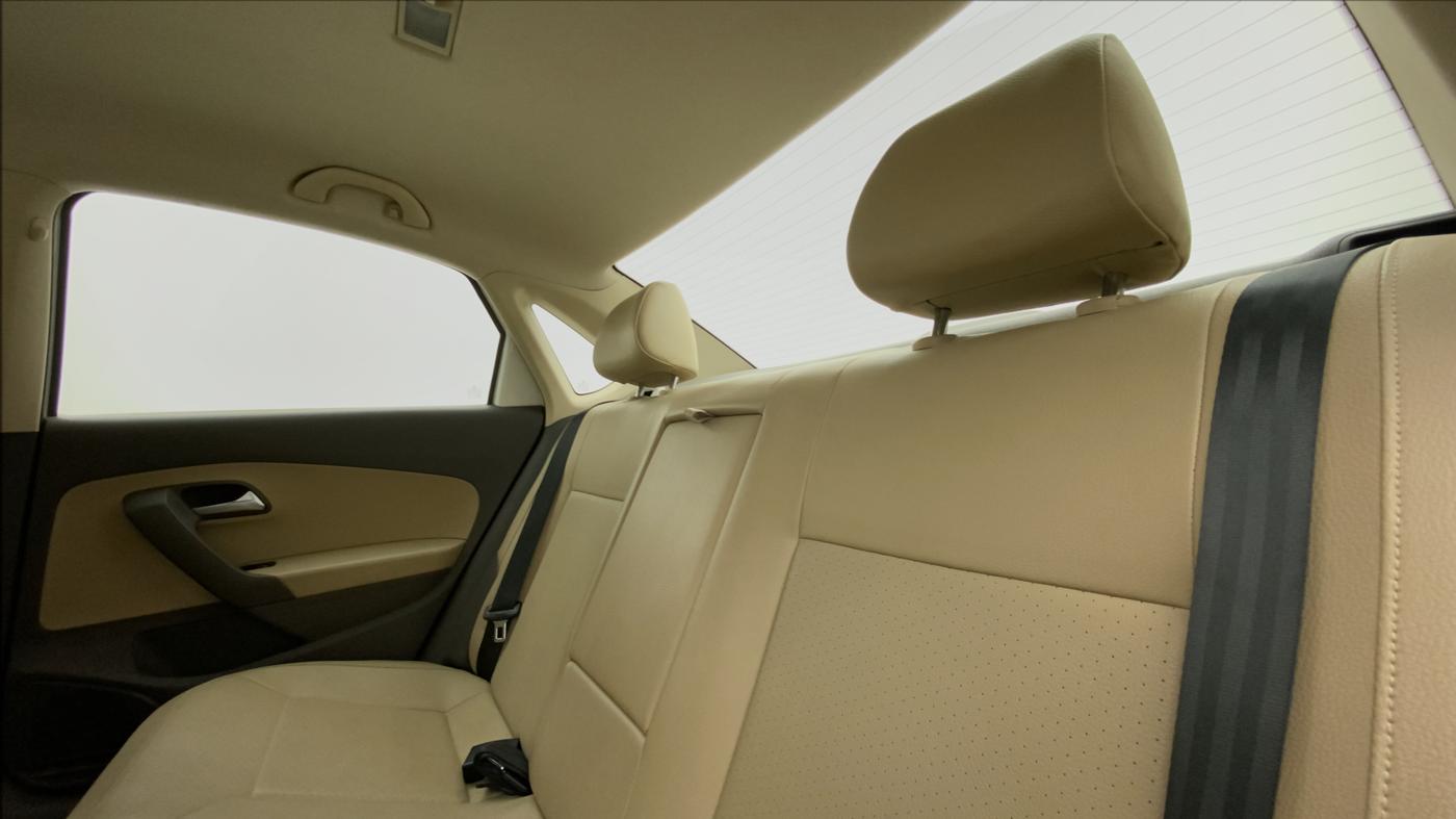 2017 Volkswagen Vento HIGHLINE 1.2 TSI AT, Petrol, Automatic, 86,330 km, Right Side Rear Door Cabin
