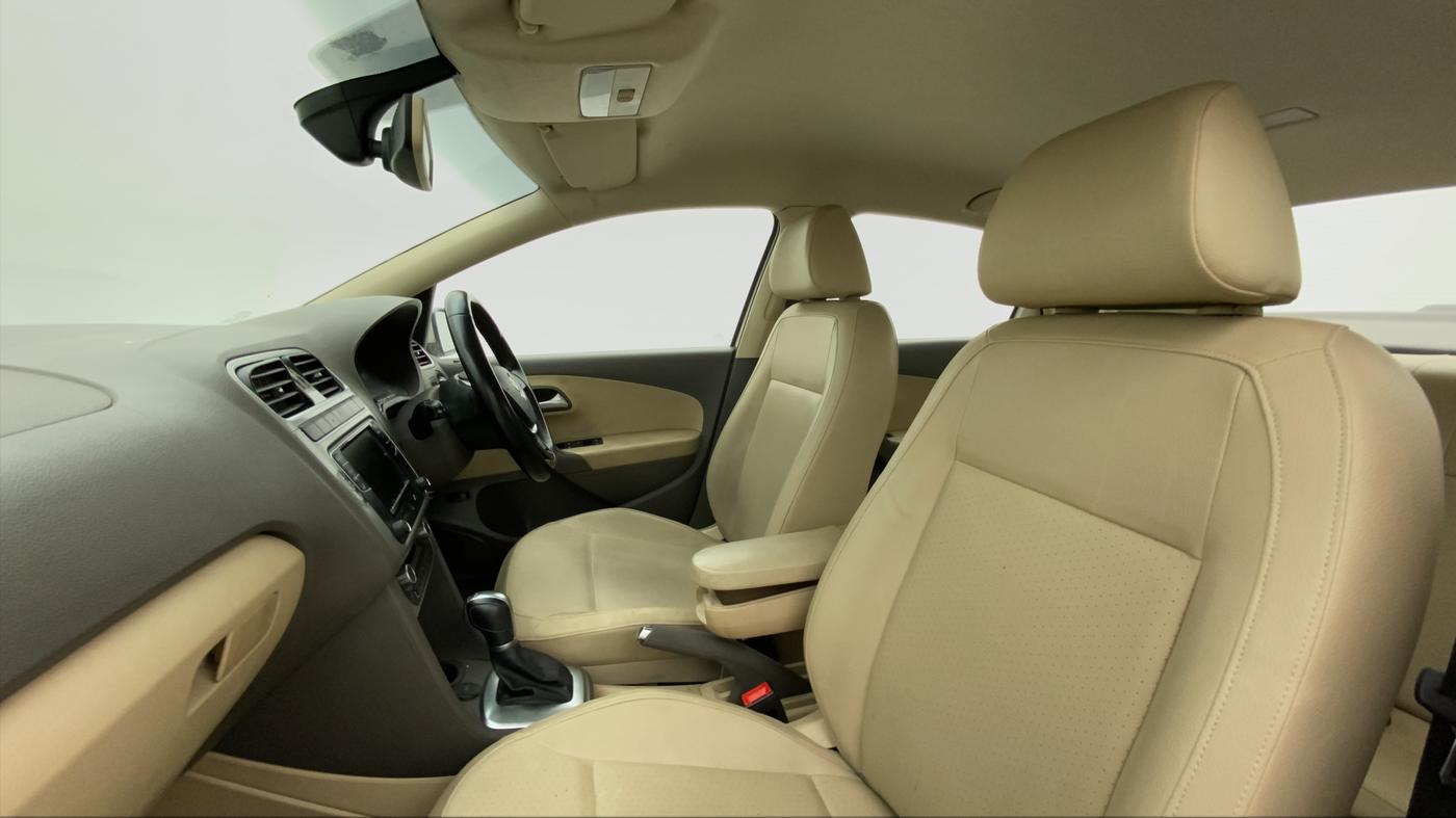 2017 Volkswagen Vento HIGHLINE 1.2 TSI AT, Petrol, Automatic, 86,330 km, Right Side Front Door Cabin