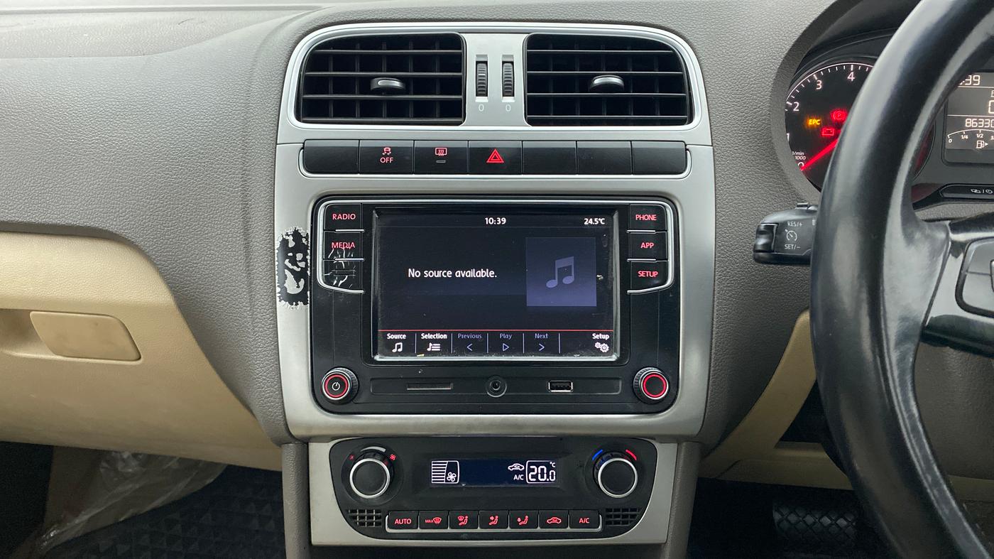 2017 Volkswagen Vento HIGHLINE 1.2 TSI AT, Petrol, Automatic, 86,330 km, Air Conditioner