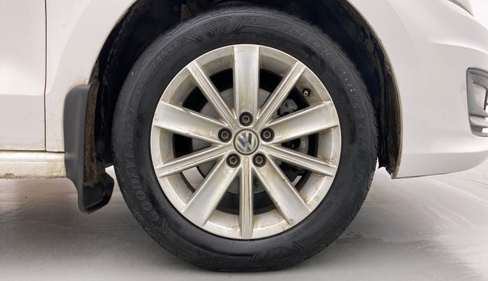 2017 Volkswagen Vento HIGHLINE 1.2 TSI AT, Petrol, Automatic, 86,330 km, Right Front Wheel