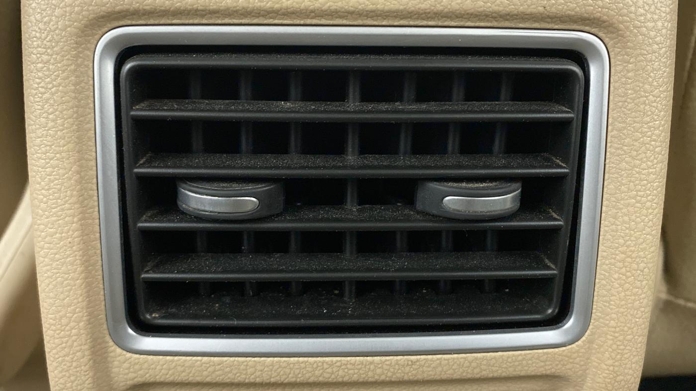 2017 Volkswagen Vento HIGHLINE 1.2 TSI AT, Petrol, Automatic, 86,330 km, Rear AC Vents