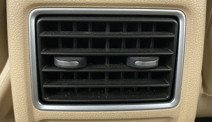 2017 Volkswagen Vento HIGHLINE 1.2 TSI AT, Petrol, Automatic, 86,330 km, Rear AC Vents