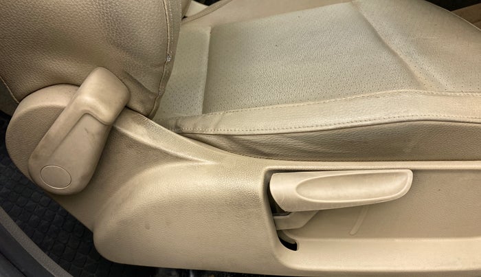 2017 Volkswagen Vento HIGHLINE 1.2 TSI AT, Petrol, Automatic, 86,330 km, Driver Side Adjustment Panel