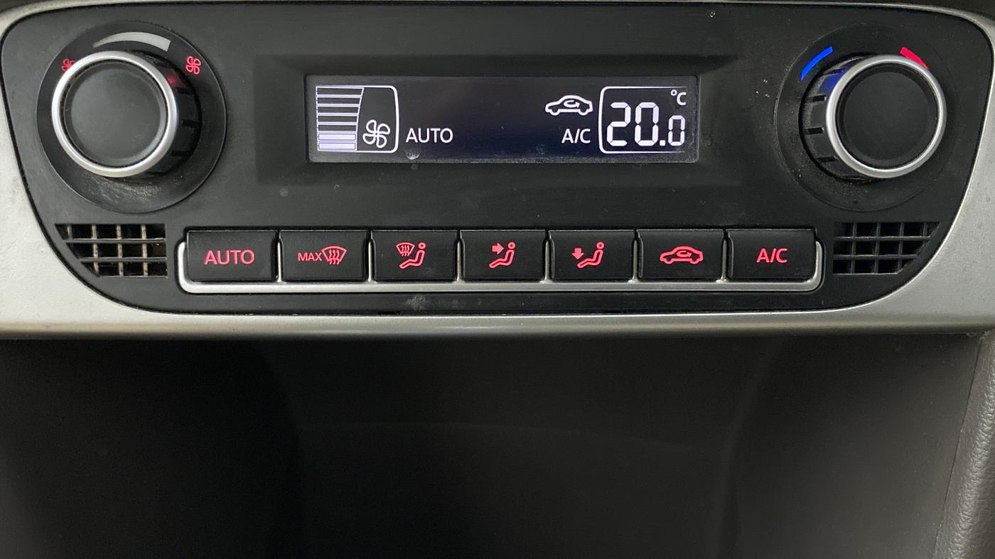 2017 Volkswagen Vento HIGHLINE 1.2 TSI AT, Petrol, Automatic, 86,330 km, Automatic Climate Control