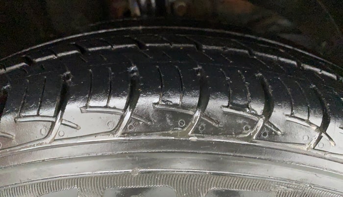 2017 Maruti Baleno DELTA CVT PETROL 1.2, Petrol, Automatic, 27,008 km, Right Front Tyre Tread