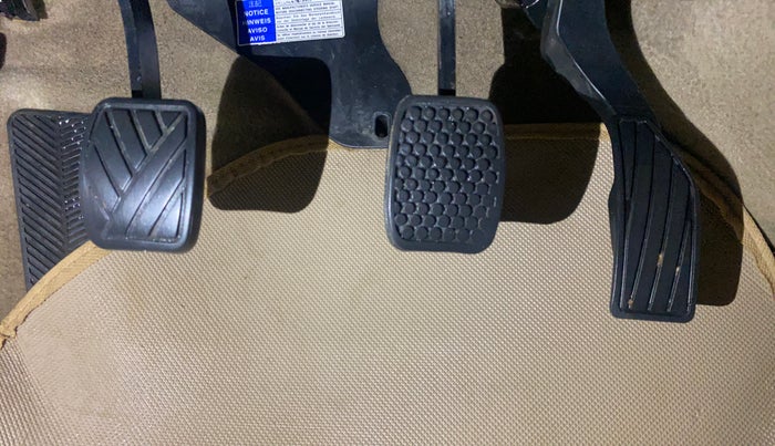 2015 Maruti Ciaz VDI+ SHVS, Diesel, Manual, 1,27,560 km, Pedals