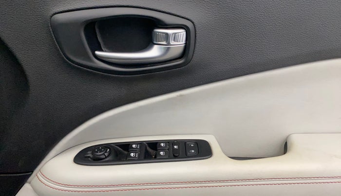 2017 Jeep Compass LIMITED 1.4 PETROL AT, Petrol, Automatic, 52,287 km, Driver Side Door Panels Control