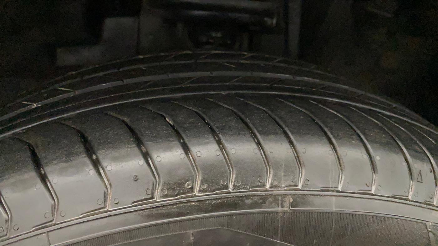 2017 Jeep Compass LIMITED 1.4 PETROL AT, Petrol, Automatic, 50 km, Left Front Tyre Tread