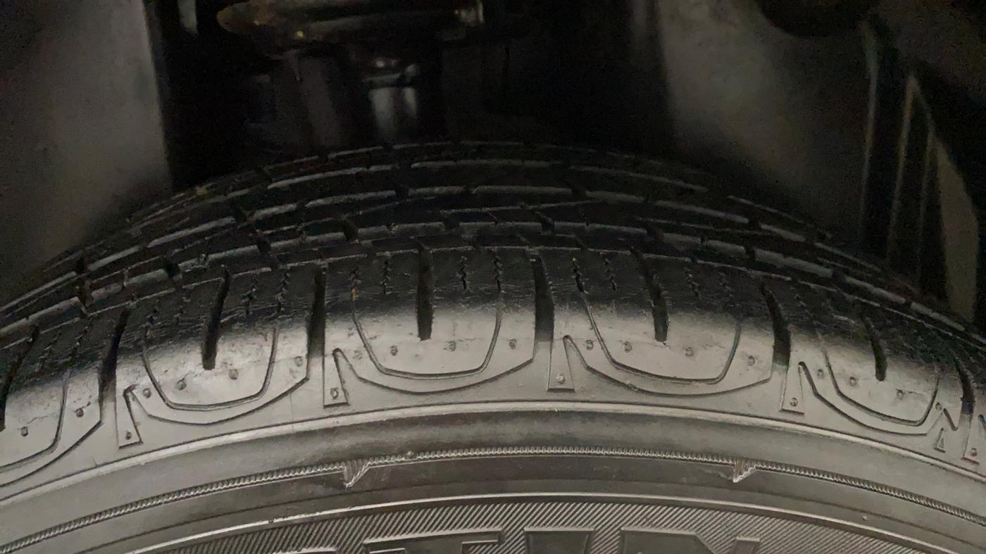 2017 Jeep Compass LIMITED 1.4 PETROL AT, Petrol, Automatic, 50 km, Right Rear Tyre Tread