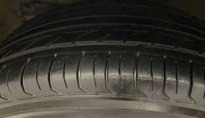 2019 Maruti New Wagon-R ZXI 1.2, Petrol, Manual, 1,15,387 km, Left Front Tyre Tread