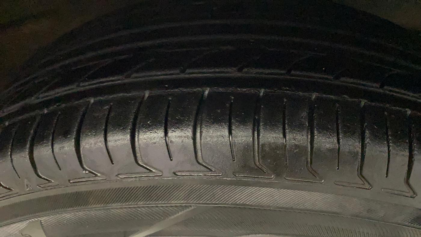2019 Maruti New Wagon-R ZXI 1.2, Petrol, Manual, 1,15,387 km, Right Front Tyre Tread