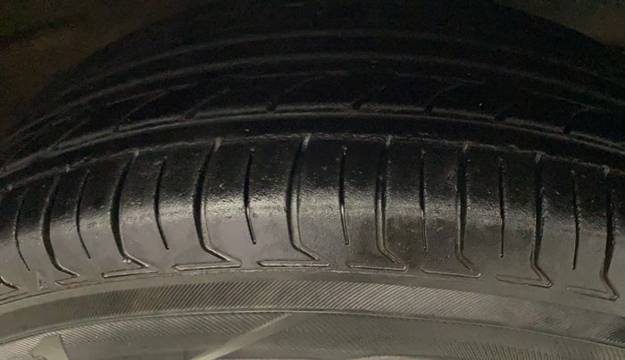 2019 Maruti New Wagon-R ZXI 1.2, Petrol, Manual, 1,15,387 km, Right Front Tyre Tread