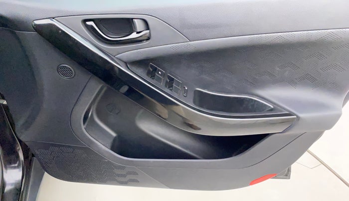 2021 Tata NEXON XZA PLUS (O) PETROL DARK EDITION, Petrol, Automatic, 20,886 km, Driver Side Door Panels Control