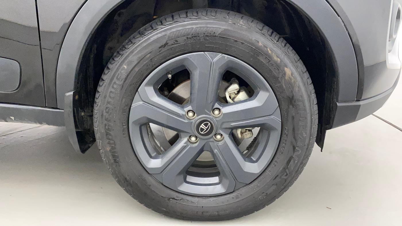 2021 Tata NEXON XZA PLUS (O) PETROL DARK EDITION, Petrol, Automatic, 20,886 km, Right Front Wheel