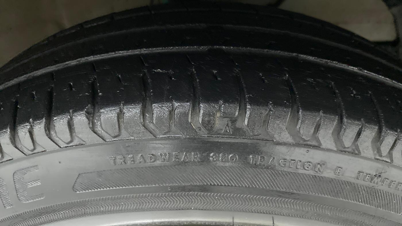 2018 Maruti Dzire VXI, Petrol, Manual, 27,307 km, Right Front Tyre Tread