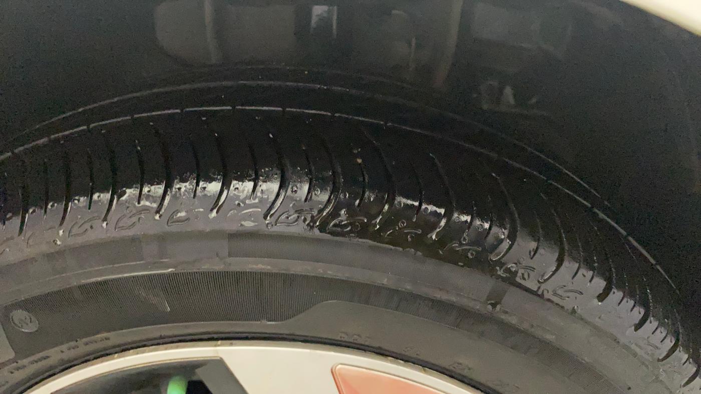 2017 Tata Tiago WIZZ EDITION PETROL, Petrol, Manual, 41,939 km, Right Front Tyre Tread