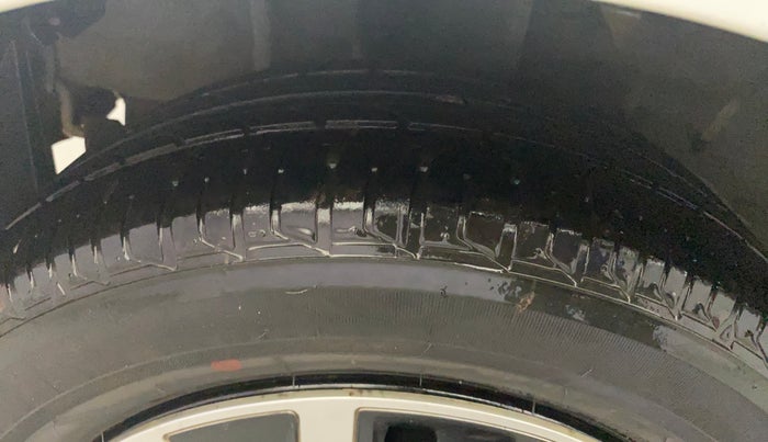 2017 Tata Tiago WIZZ EDITION PETROL, Petrol, Manual, 41,847 km, Right Rear Tyre Tread