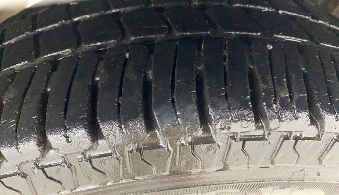 2018 Hyundai Eon MAGNA +, Petrol, Manual, 23,509 km, Left Rear Tyre Tread