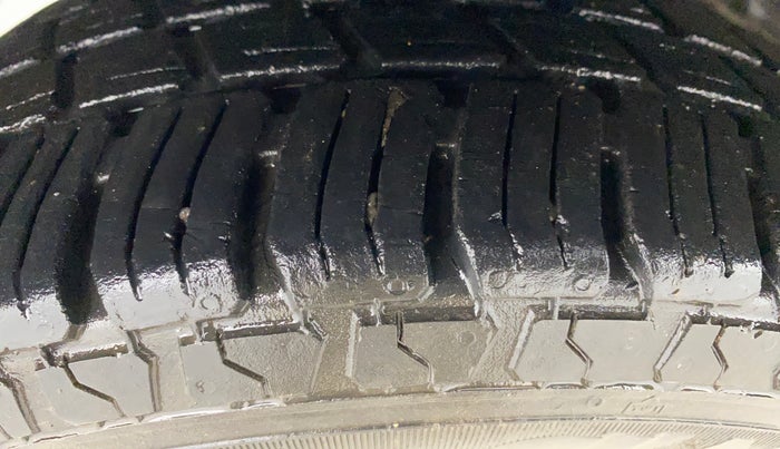 2018 Hyundai Eon MAGNA +, Petrol, Manual, 23,509 km, Right Rear Tyre Tread