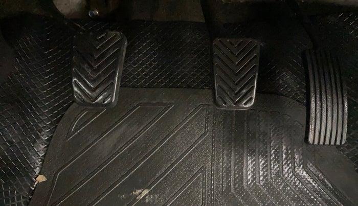 2018 Hyundai Eon MAGNA +, Petrol, Manual, 23,509 km, Pedals