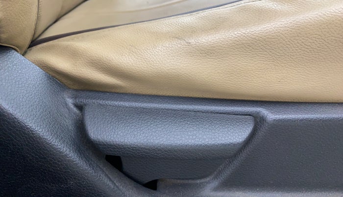 2018 Hyundai Eon MAGNA +, Petrol, Manual, 23,509 km, Driver Side Adjustment Panel