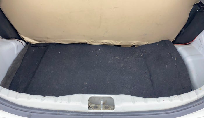 2018 Hyundai Eon MAGNA +, Petrol, Manual, 23,509 km, Boot Inside