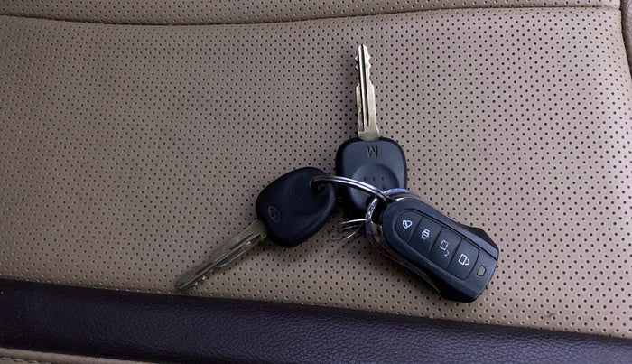 2018 Hyundai Eon MAGNA +, Petrol, Manual, 23,509 km, Key Close Up