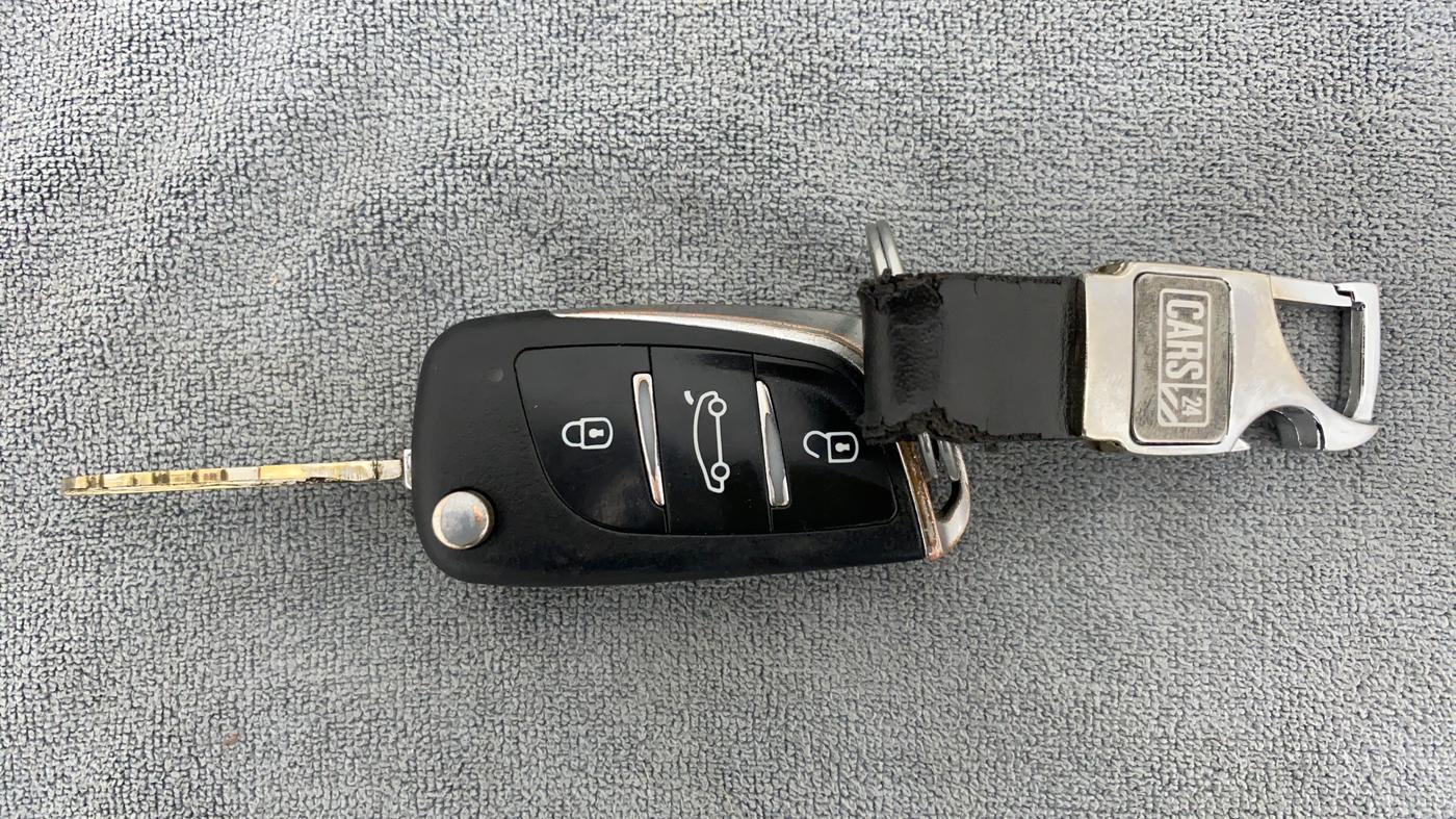 2013 Maruti Ertiga VXI, Petrol, Manual, 96,956 km, Key Close Up