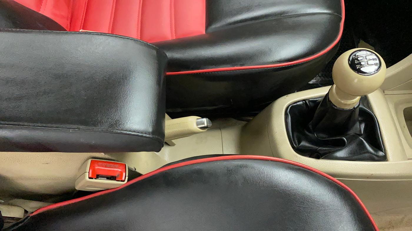 2013 Maruti Ertiga VXI, Petrol, Manual, 96,956 km, Gear Lever