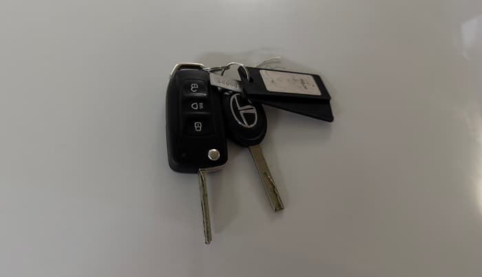 2021 Tata Tiago XT PETROL, Petrol, Manual, 37,357 km, Key Close Up