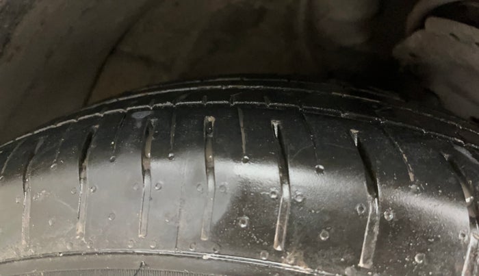 2016 Hyundai Creta SX PLUS 1.6 PETROL, Petrol, Manual, 40,923 km, Right Front Tyre Tread