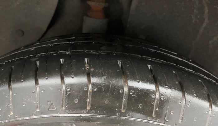 2016 Hyundai Creta SX PLUS 1.6 PETROL, Petrol, Manual, 40,923 km, Right Rear Tyre Tread