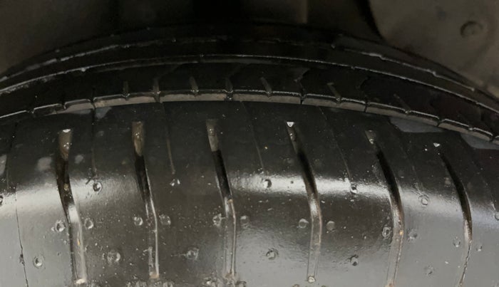 2016 Hyundai Creta SX PLUS 1.6 PETROL, Petrol, Manual, 40,923 km, Left Front Tyre Tread