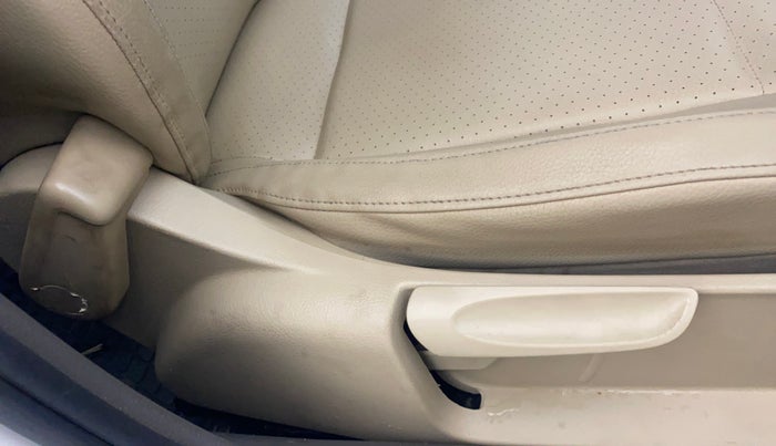 2016 Volkswagen Vento HIGHLINE 1.6 MPI, Petrol, Manual, 79,037 km, Driver Side Adjustment Panel