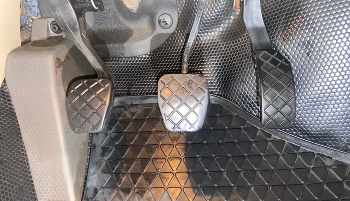 2016 Volkswagen Vento HIGHLINE 1.6 MPI, Petrol, Manual, 79,037 km, Pedals