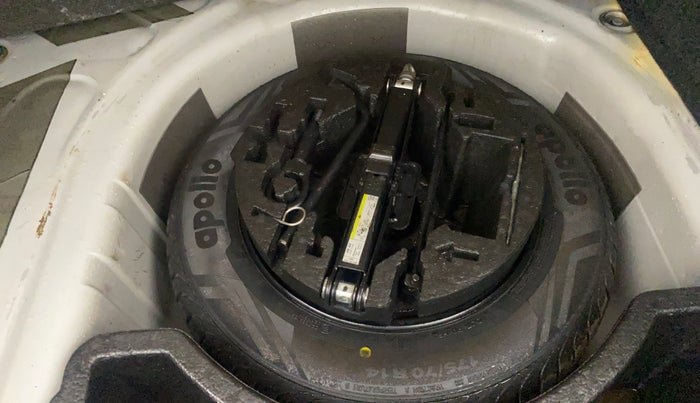 2016 Volkswagen Vento HIGHLINE 1.6 MPI, Petrol, Manual, 79,037 km, Spare Tyre