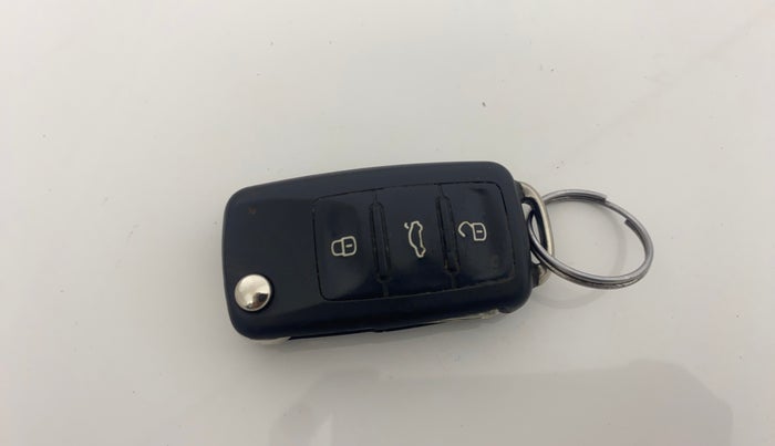 2016 Volkswagen Vento HIGHLINE 1.6 MPI, Petrol, Manual, 79,037 km, Key Close Up