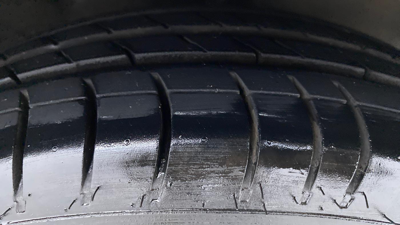 2009 Hyundai i10 MAGNA 1.2, Petrol, Manual, 85,597 km, Right Front Tyre Tread