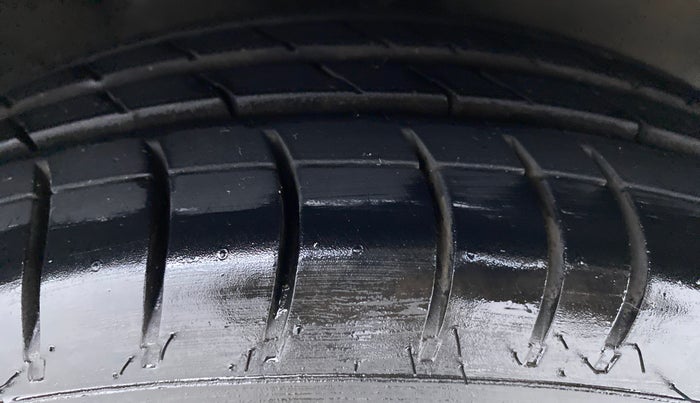 2009 Hyundai i10 MAGNA 1.2, Petrol, Manual, 85,597 km, Right Front Tyre Tread