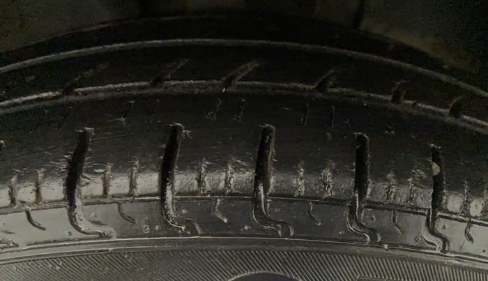 2017 Renault Kwid RXT 0.8, CNG, Manual, 64,465 km, Left Rear Tyre Tread