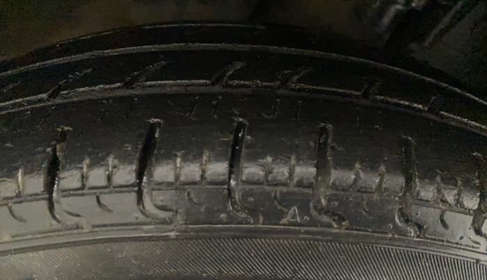 2017 Renault Kwid RXT 0.8, CNG, Manual, 64,465 km, Right Rear Tyre Tread