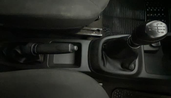 2017 Renault Kwid RXT 0.8, CNG, Manual, 64,465 km, Gear Lever