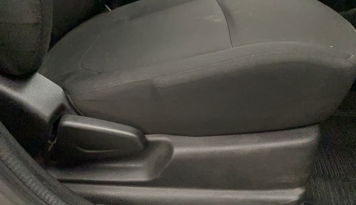 2017 Renault Kwid RXT 0.8, CNG, Manual, 64,465 km, Driver Side Adjustment Panel