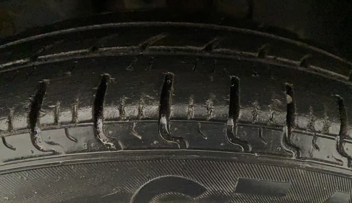 2017 Renault Kwid RXT 0.8, CNG, Manual, 64,465 km, Right Front Tyre Tread