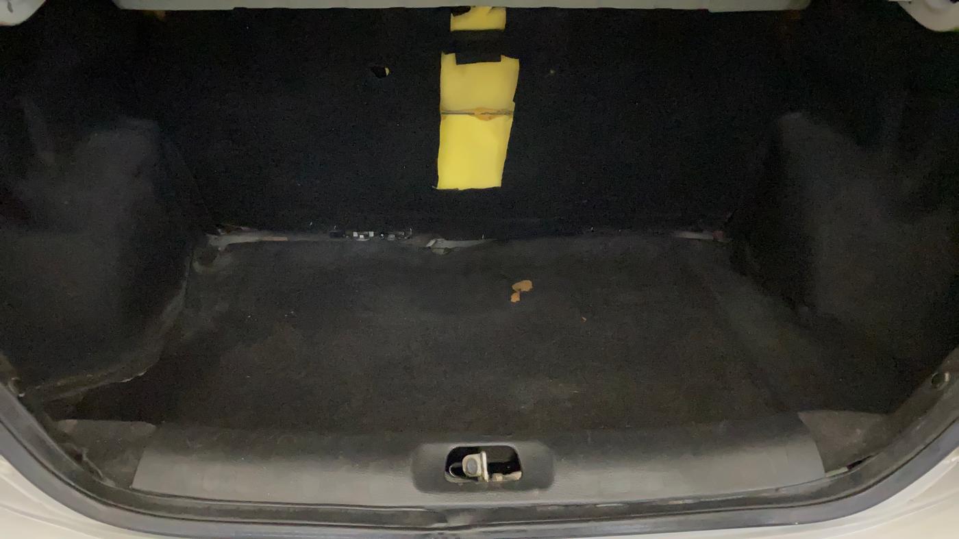 2016 Maruti Swift Dzire LXI (O), Petrol, Manual, 85,320 km, Boot Inside